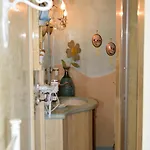 Alojamento de Acomodação e Pequeno-almoço Queen's Luxurious House 3*