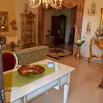Queen's Luxurious House 3*