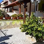 Alojamento de Acomodação e Pequeno-almoço Queen's Luxurious House 3*