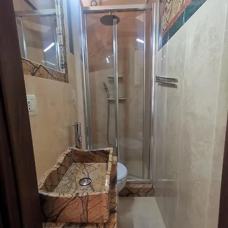 Bed and breakfast Queen's Luxurious House