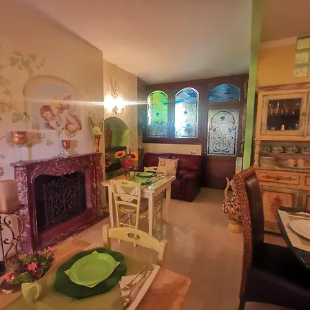 Bed and breakfast Queen's Luxurious House 3*