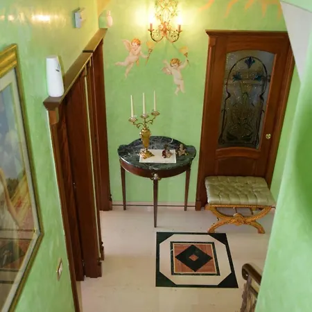 Bed and breakfast Queen's Luxurious House
