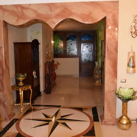 Alojamento de Acomodação e Pequeno-almoço Queen's Luxurious House 3*
