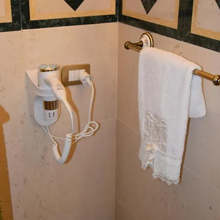 Queen's Luxurious House 3*