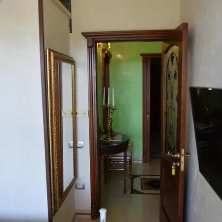Bed and breakfast Queen's Luxurious House