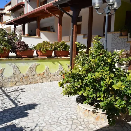 Bed and breakfast Queen's Luxurious House 3*
