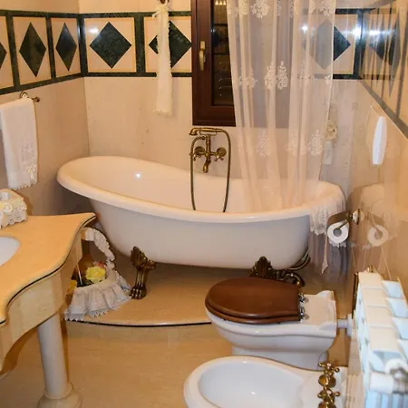 Queen's Luxurious House