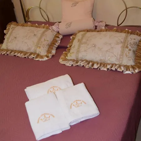 Queen's Luxurious House Bed and breakfast
