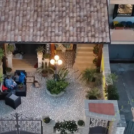 Queen's Luxurious House * Gallipoli