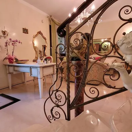 Queen's Luxurious House * Gallipoli
