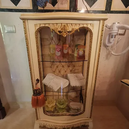 Bed & Breakfast Queen's Luxurious House