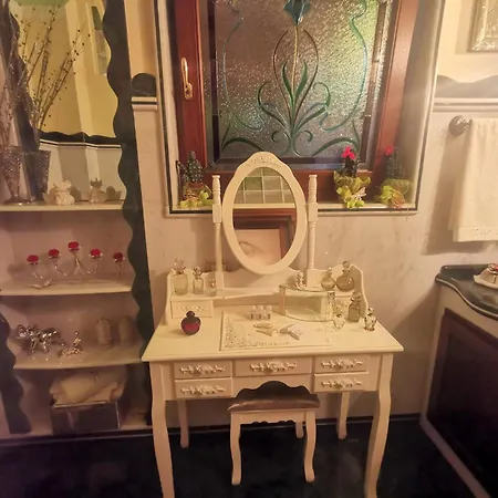 Bed & Breakfast Queen's Luxurious House