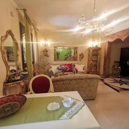 Queen's Luxurious House