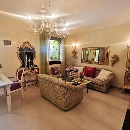 Queen's Luxurious House Gallipoli