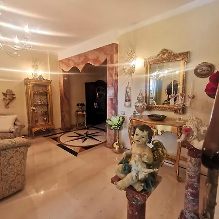 Bed & Breakfast Queen's Luxurious House