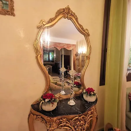 Queen's Luxurious House