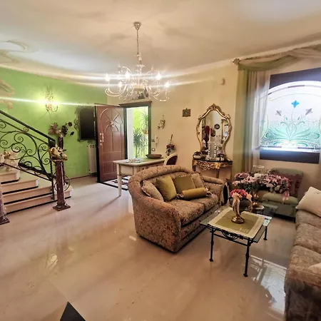 Queen's Luxurious House Gallipoli