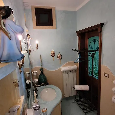 Queen's Luxurious House * Gallipoli